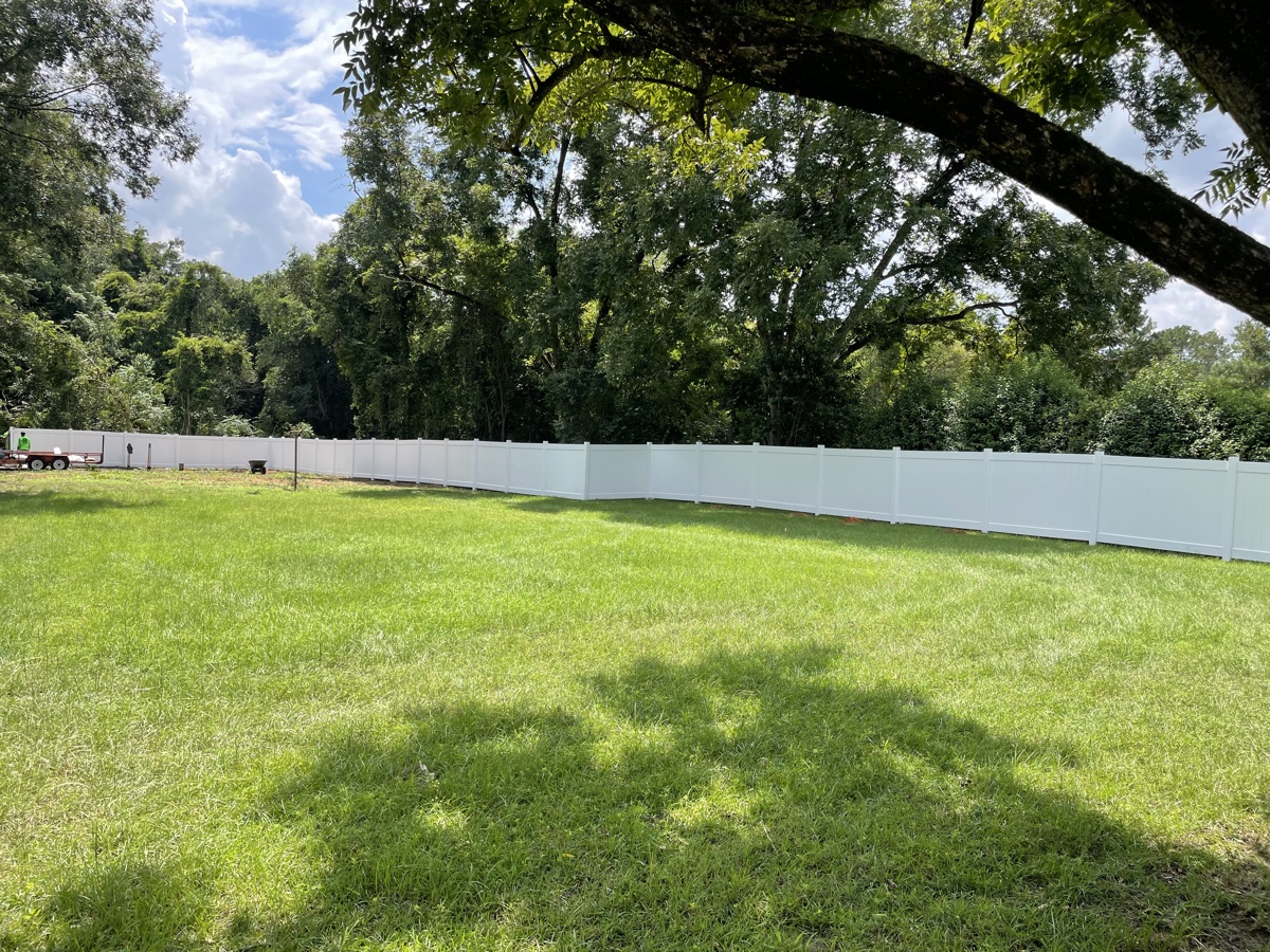 Vinyl fence installation Columbia SC — day 3, wrapping the back corner