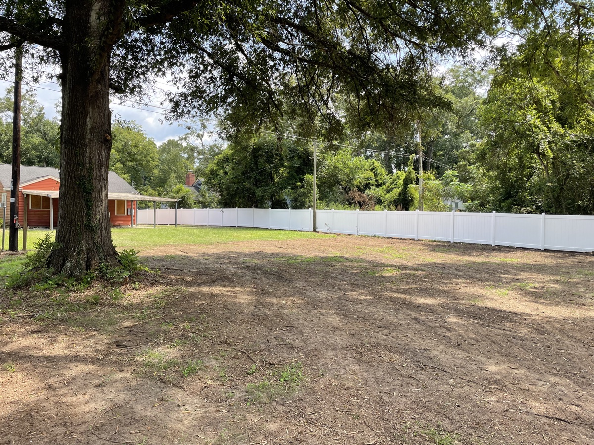 Vinyl fence installation Columbia SC — day 4, final stretch along the walkway